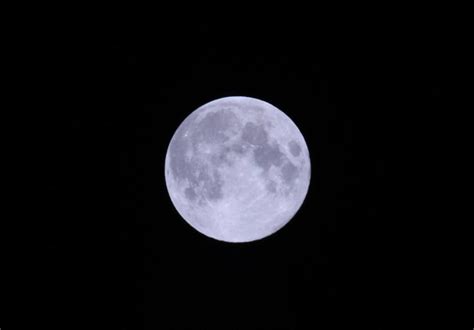 在北京 白天中午十二点能看见月亮？来，带你一步步找到它！_新浪新闻
