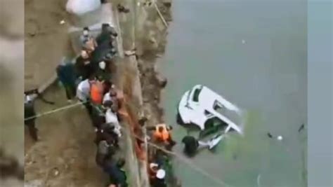 巴中一辆小型越野车坠河，车上两人遇难_凤凰网视频_凤凰网