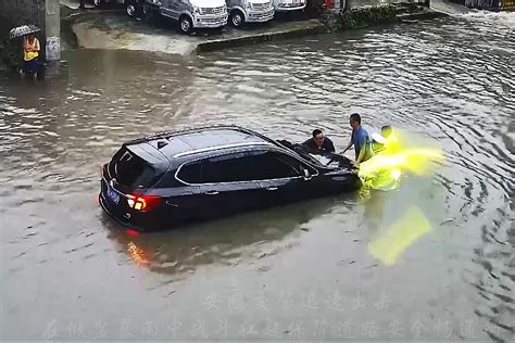 突遭暴雨后，徐州街头上演了暖心的一幕幕幕……_澎湃号·媒体_澎湃新闻-The Paper