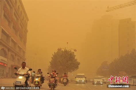 强沙尘暴沙墙吞噬新疆若羌县城-中国气象局政府门户网站
