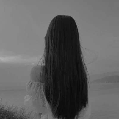 非主流女生背影头像黑白