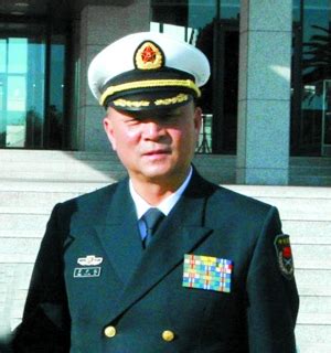 海军司令吴胜利首次公开祭奠1974西沙海战英烈_手机凤凰网