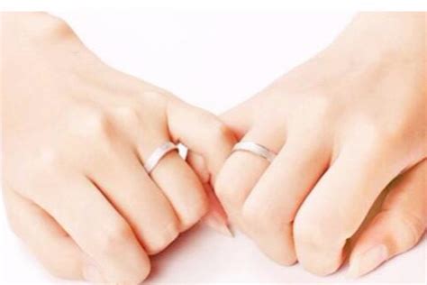 男女戒指的戴法和意义 - 中国婚博会官网