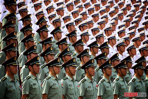 阅兵训练名场面丨如山似岳 武警部队方队来了 - 中国军网