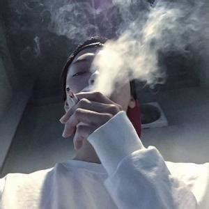 男生抽烟非主流头像