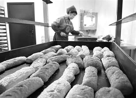 新疆塔城奶酪包传统坚果奶酪面包网红新品糕点奶酪包甜点-阿里巴巴