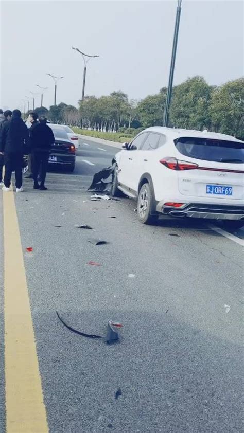 上海发生三车相撞事故 七旬老人当场死亡(图)_大成网_腾讯网