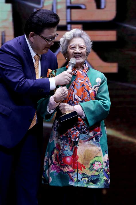 白玉兰戏剧奖丨94岁不老陈奇，她75年艺术生涯如此热烈而温情_文化 _ 文汇网