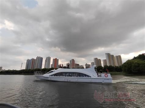 全国首台无轮无轨无人驾驶悬浮式公交车亮相上海试运营%中国科技%上海城际公交_腾讯视频