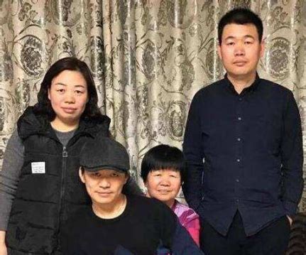 王宝强母亲被曝因脑瘤去世 曾联系马蓉及儿女送殡未获回应_娱乐频道_凤凰网