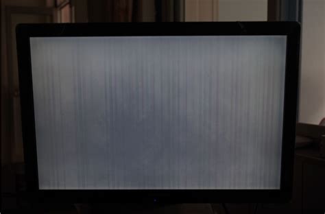 玩游戏时电脑显示器偶尔突然出现全屏的彩色竖条纹花屏，重新启动后正常，请问如何解决_百度知道