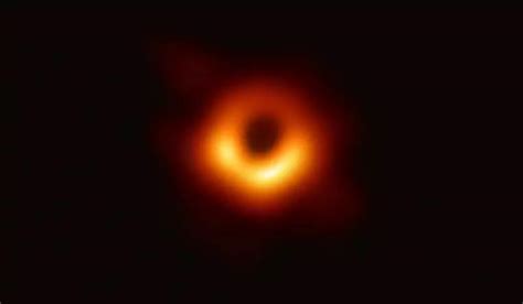如何渲染一个黑洞（一） - 知乎