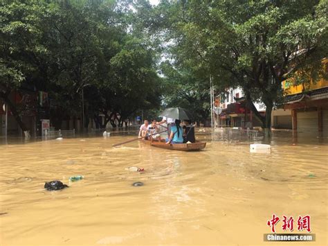 大暴雨袭击广西昭平 洪水淹没公路交通受阻-图片频道