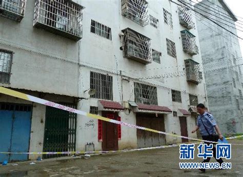 湖南澧县一女子从小区顶楼坠亡，疑有产后抑郁症_凤凰网视频_凤凰网