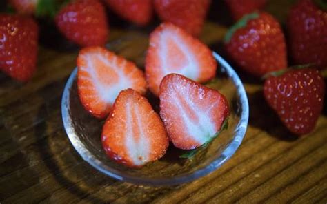丹东草莓好吃么，牛奶草莓是怎么培育的？ - 知乎
