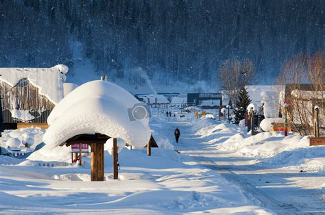 雪下的房子高清图片下载-正版图片501440123-摄图网