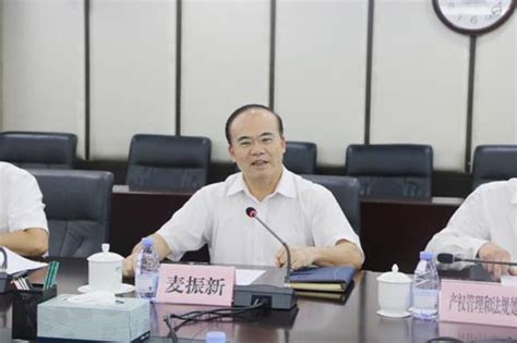 深圳市国资委党委委员、副主任娄和儒一行到成都中建材调研