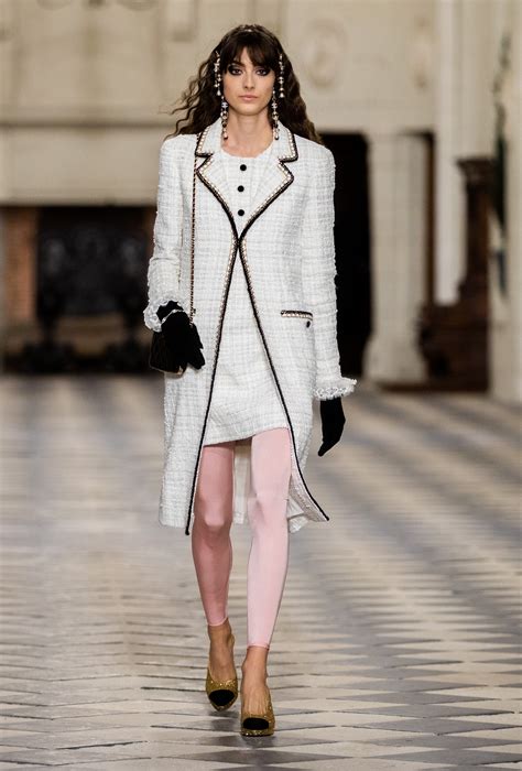 Chanel（香奈儿）于巴黎发布2017春夏高级定制系列-服装巴黎高定时装周-服装设计网