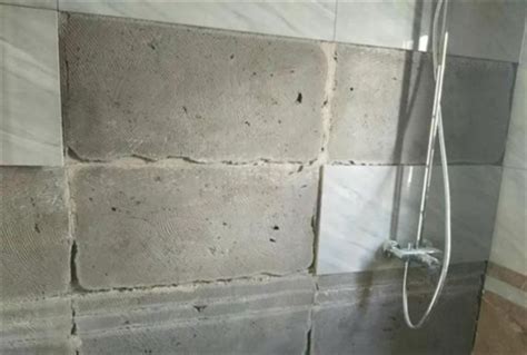 墙体瓷砖脱离怎么修复_室内墙砖脱落的补救方法 - 富思房地产