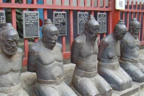 岳飞庙前秦桧跪像，500年来日日挨打-安阳旅游攻略-游记-去哪儿攻略