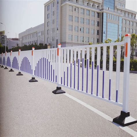安阳道路隔离栏杆 锌钢草坪护栏 世跃交通护栏报价单|价格|厂家|多少钱-全球塑胶网