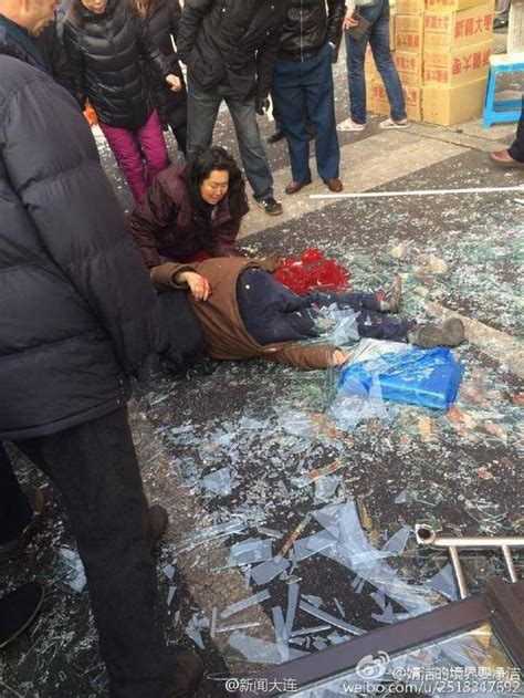 黑龙江双鸭山一饭店发生爆炸 店面损毁严重 目击者：伤者已送医|黑龙江省|爆炸|目击者_新浪新闻