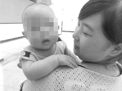海口闹市街头男婴被女子抱走 后出现在万宁一医院_海南频道_凤凰网