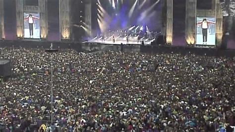 迈克尔·杰克逊1995年MTV颁奖典礼现场表演完整版1080p！_新浪新闻