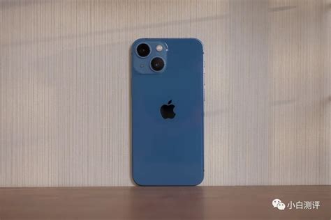 【上手】iPhone 13 mini蓝色真机实拍 附对比iPhone12上代蓝色|iPhone12|iPhone|iPhone13_新浪新闻