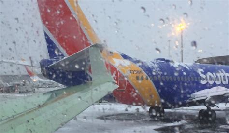 同一家航空的两架波音737飞机在纽瓦克机场擦撞 均受伤停飞 - 航空安全 - 航空圈——航空信息、大数据平台