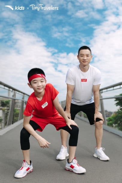 奥运冠军杨威与杨阳洋近照曝光 穿同款开启亲子运动模式 - 华娱网