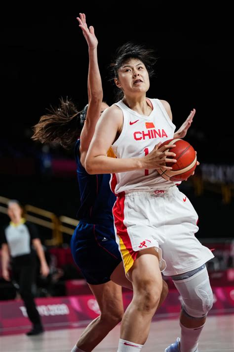中国女篮崛起密码：有两位世界级中锋，还善打团队篮球_世界杯_决赛_郑薇