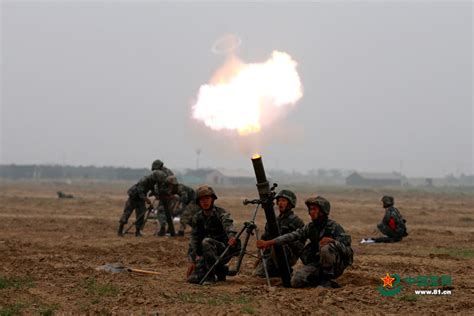 第26集团军实弹射击 “袖珍迫击炮”战场发威 - 中国军网