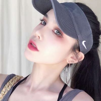 非主流帽子女头像