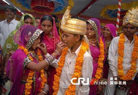 印度“妓女村”女孩集体结婚 打破卖淫陋习(图)
