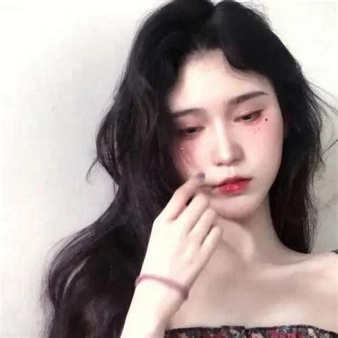 偏复古风头像女生真人