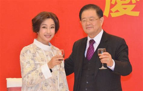 刘晓庆获73岁富商老公庆功 夫妻相敬如宾|老公|刘晓庆_凤凰娱乐