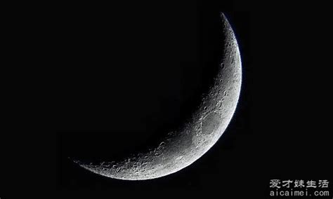 峨眉月图片