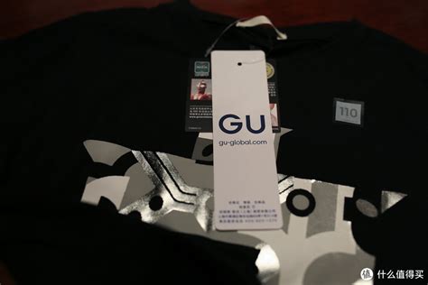 GU x Ultraman 奥特曼五十周年纪念T恤_男士T恤_什么值得买