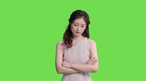 4k女生抱胸叹气低落动作绿幕视频素材模板下载-版权视频可商用223299-潮点视频