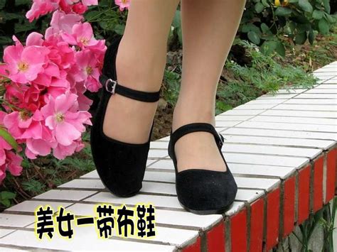 新中国成立70年以来鞋子的变迁史：从草鞋到如今的AJ成时尚标配_布鞋