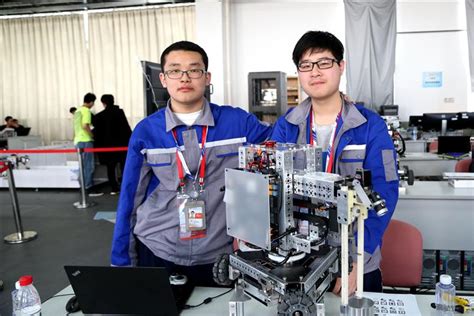 [中职]上海信息技术学校：2018年中国技能大赛——第45届世界技能大赛上海选拔赛“移动机器人”项目在校举行-教育频道-东方网