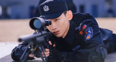 白敬亭刑克垒壁纸图片