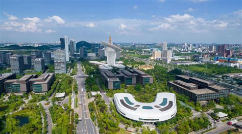 武汉经开区科创中心揭牌 中国车谷构建科技创新生态圈
