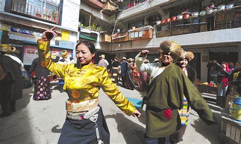 西藏拉萨，因春天而鲜活起来_荔枝网新闻