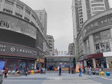 信阳日报-信阳-数字赋能 颜值爆表 胜利路步行街改造升级成“网红”打卡地