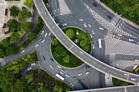 武汉城市街道交通摄影图高清摄影大图-千库网
