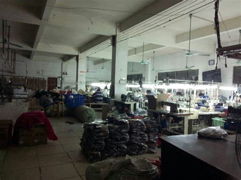 广州市海珠区旺浪服装厂__主营本工厂主要生产精品女装。棉衣，呢料等。