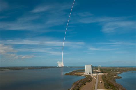 2021年星链计划再启动，SpaceX发射60颗互联网卫星|肯尼迪航天中心|卫星|猎鹰_新浪新闻