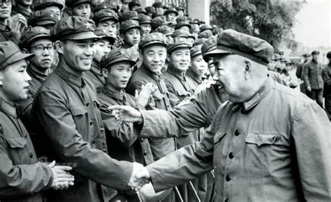 老照片：79年对越自卫反击战 首战告捷打下越南老街|越南|老街|边防_新浪新闻